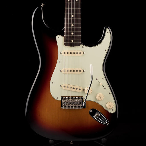 Used Fender Classic Series '60's Stratocaster 3-Tone Sunburst with Gig Bag