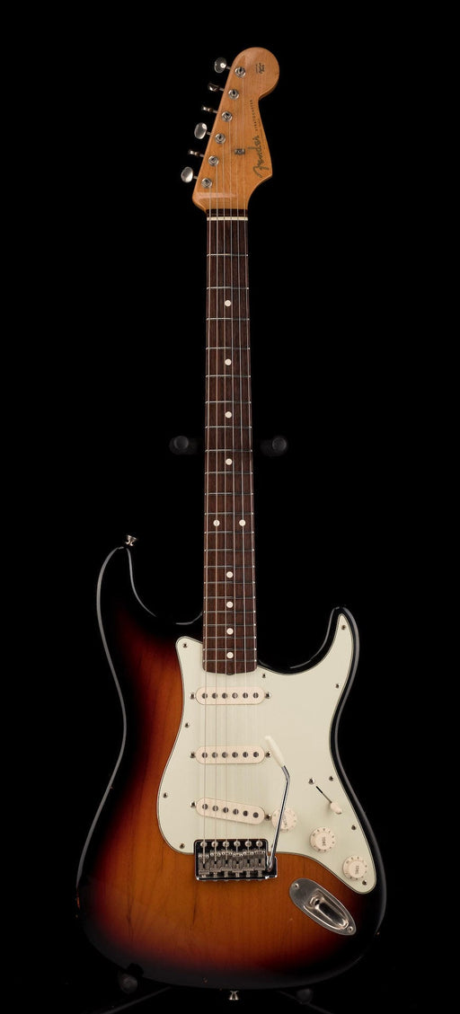 Used Fender American Vintage 1962 Stratocaster 3-Tone Sunburst with OHSC